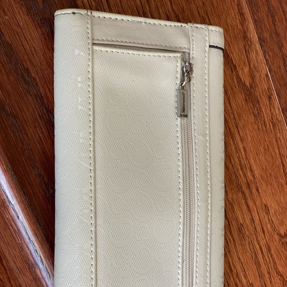 Guess handbag and wallet - Picture 7 of 8